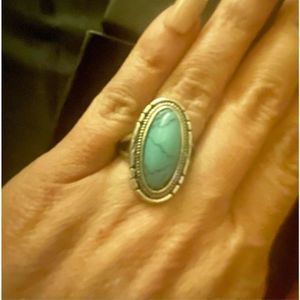 VINTAGE LARGE TURQUOISE N SILVER RING